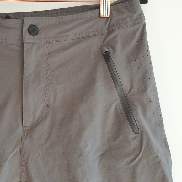 Mack Weldon 4-Way Active Short in Gray Water Repellent Size Small - Picture 9 of 15